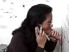 Gloryhole в туалет для азиатских Чик