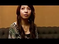 Знаменитостей жена становится зависимым от молодых хост...