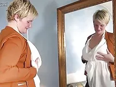 Horny домохозяйка голландский, играя со своей игрушкой