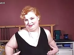 Большой любитель бабушка с любимой игрушкой черный